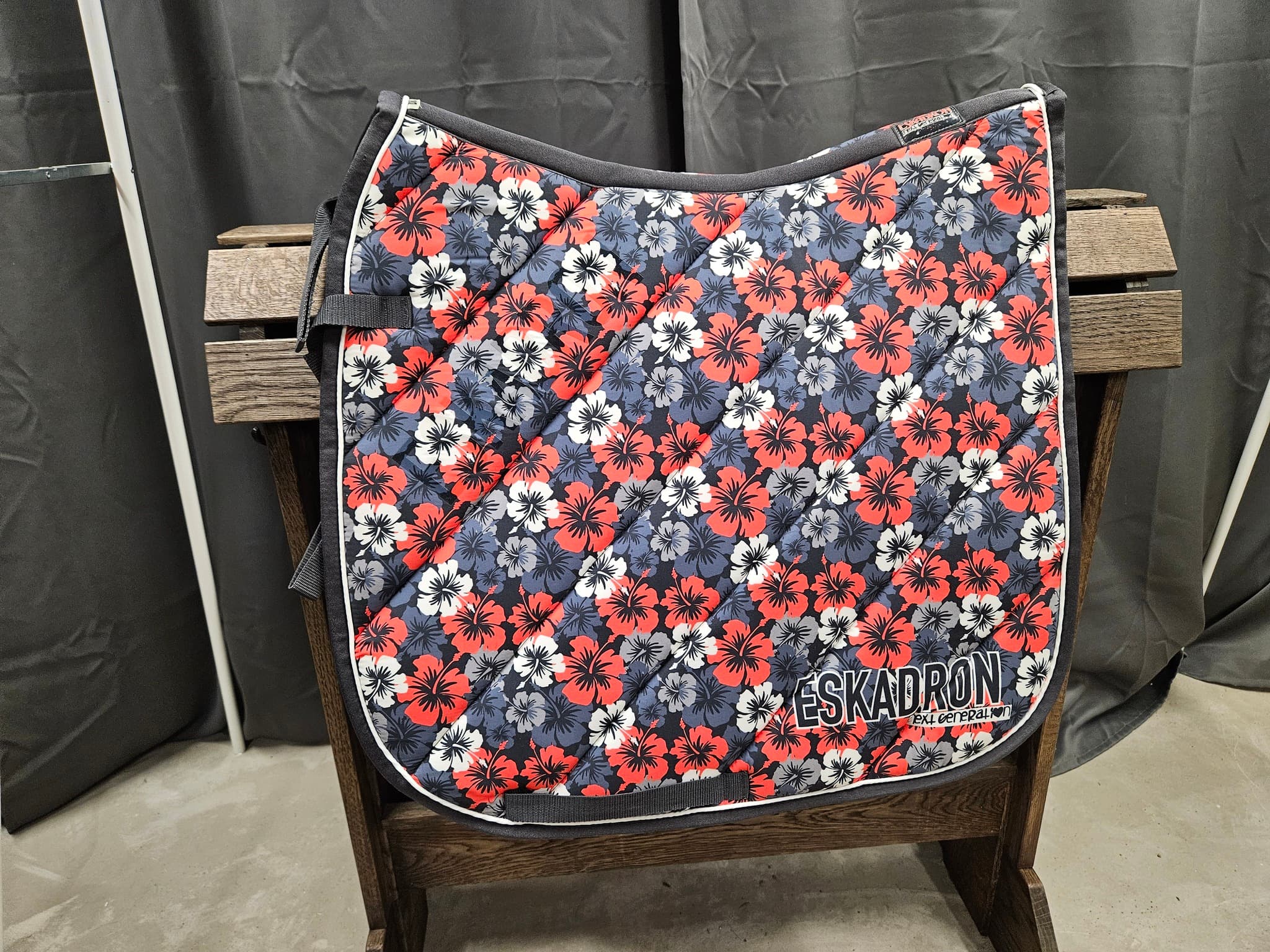 Schabrak, full, Eskadron