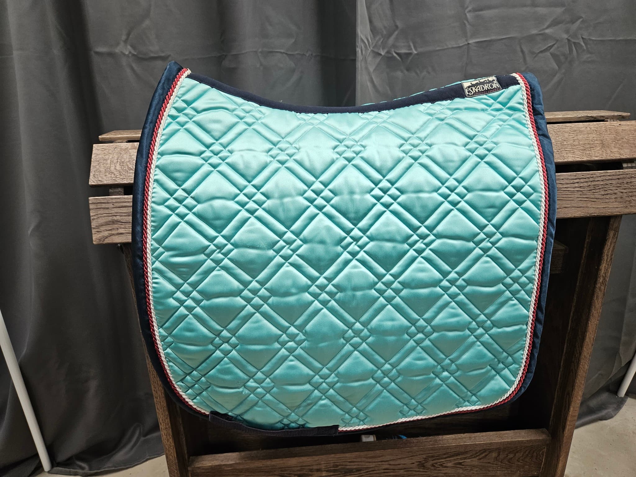 Schabrak, full, Eskadron