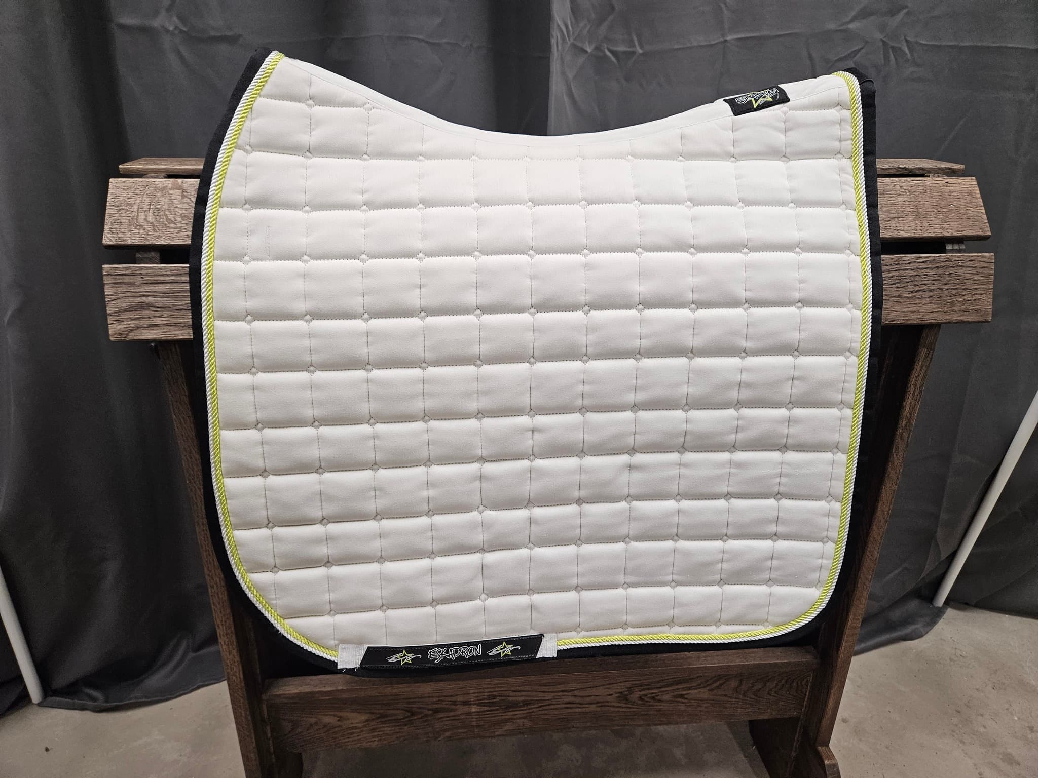 Schabrak, full, Eskadron