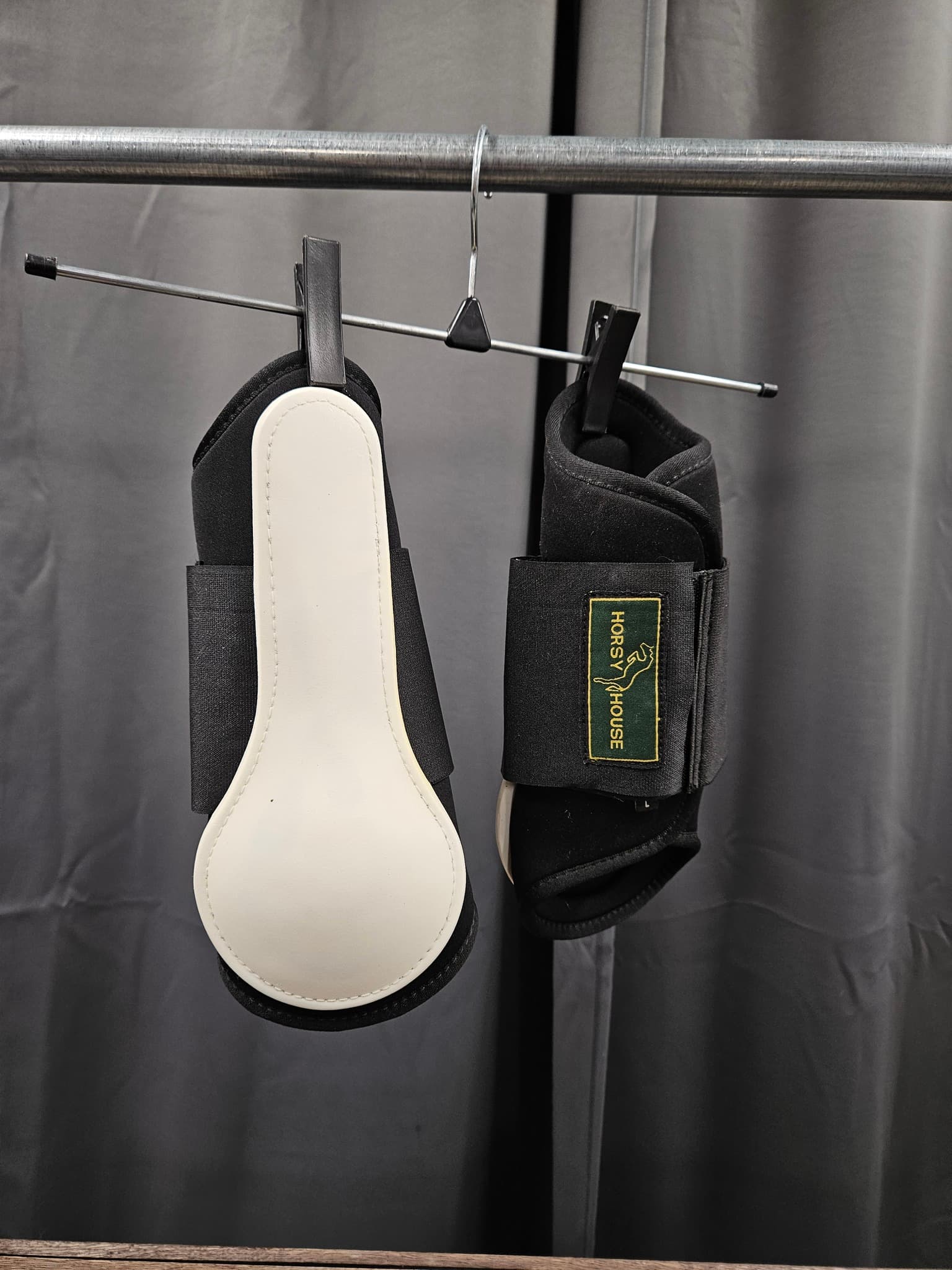 Strykkappor, L, Horsy House