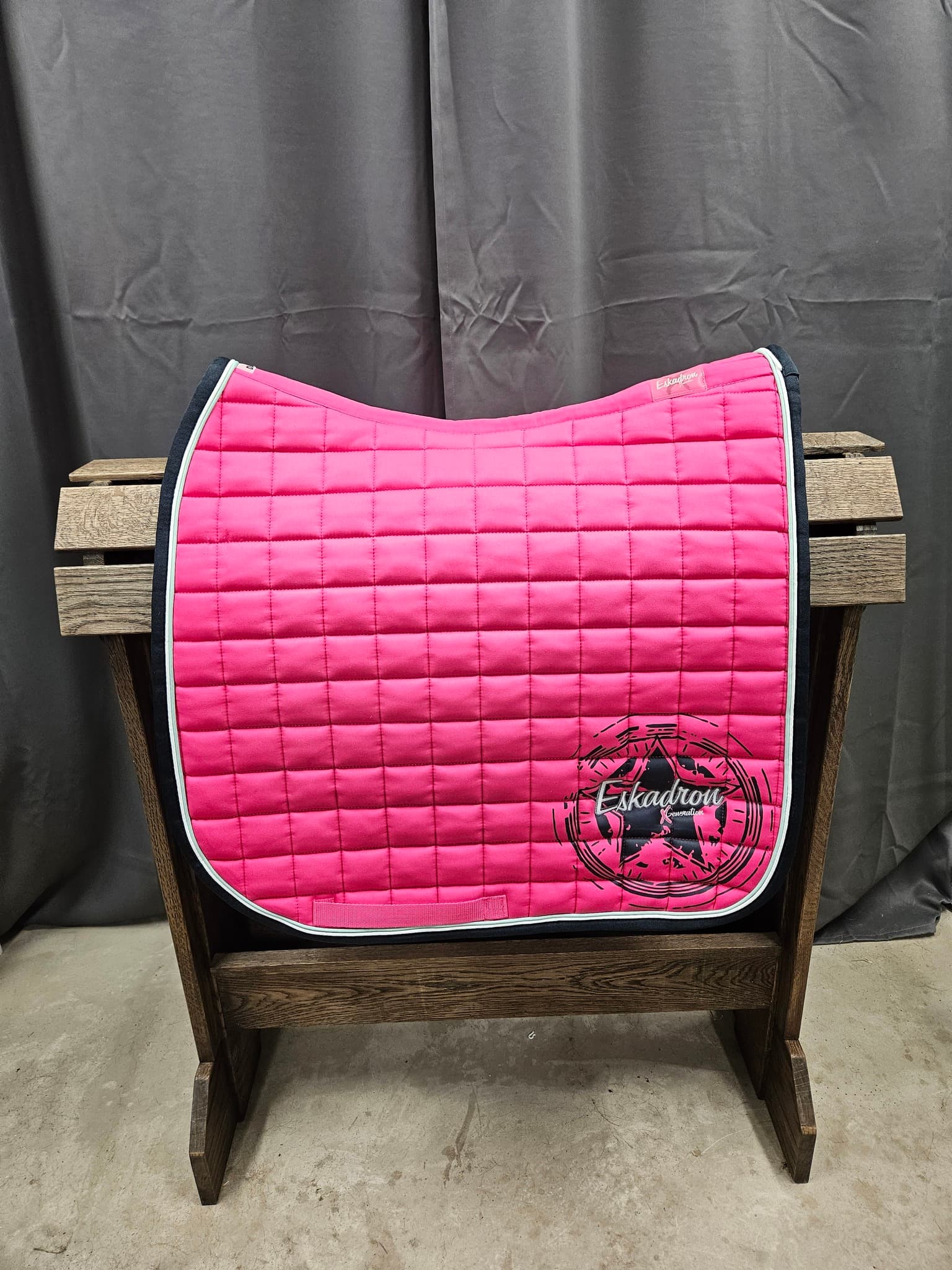 Schabrak, full, Eskadron