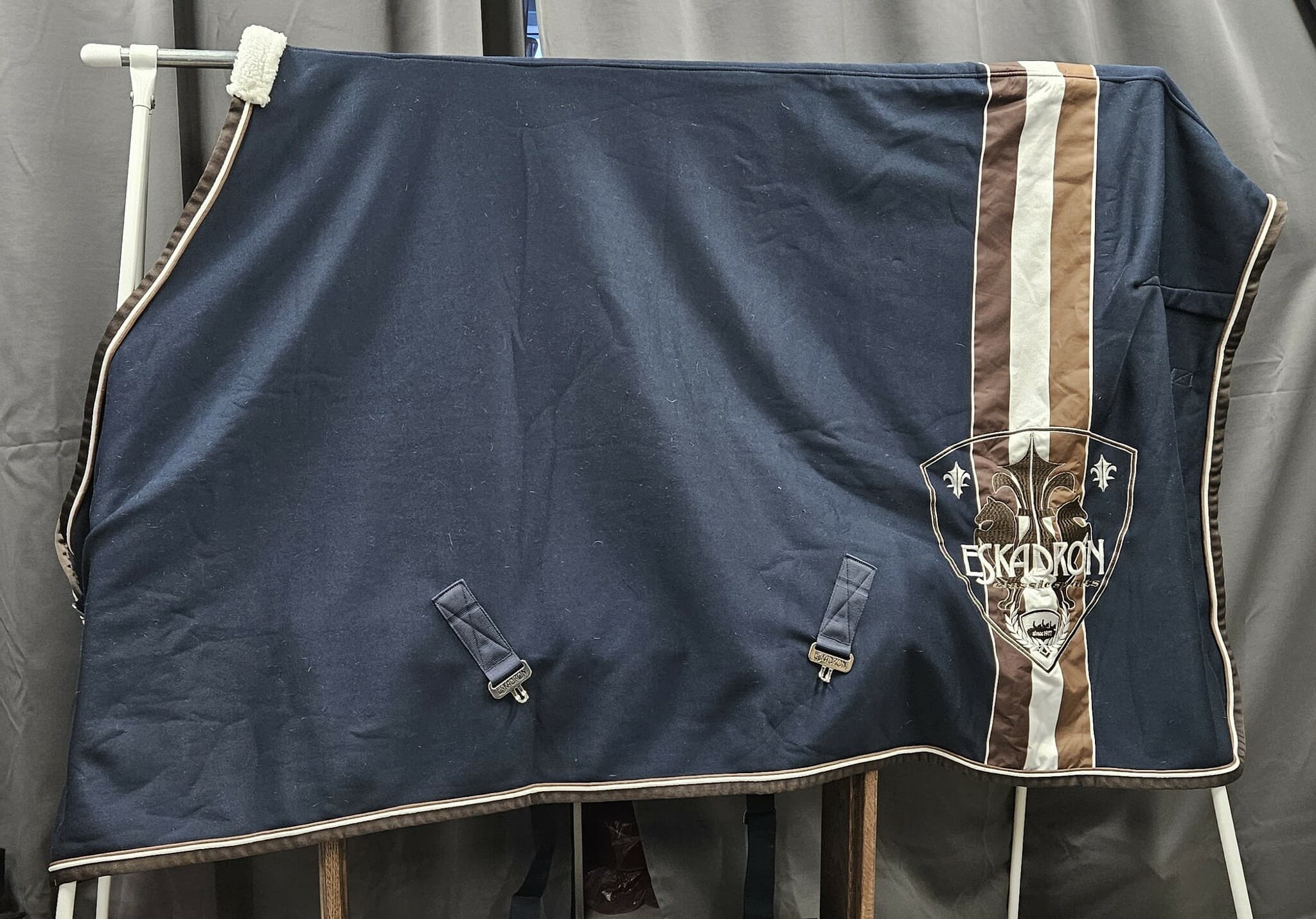 Svettäcke, XL, Eskadron