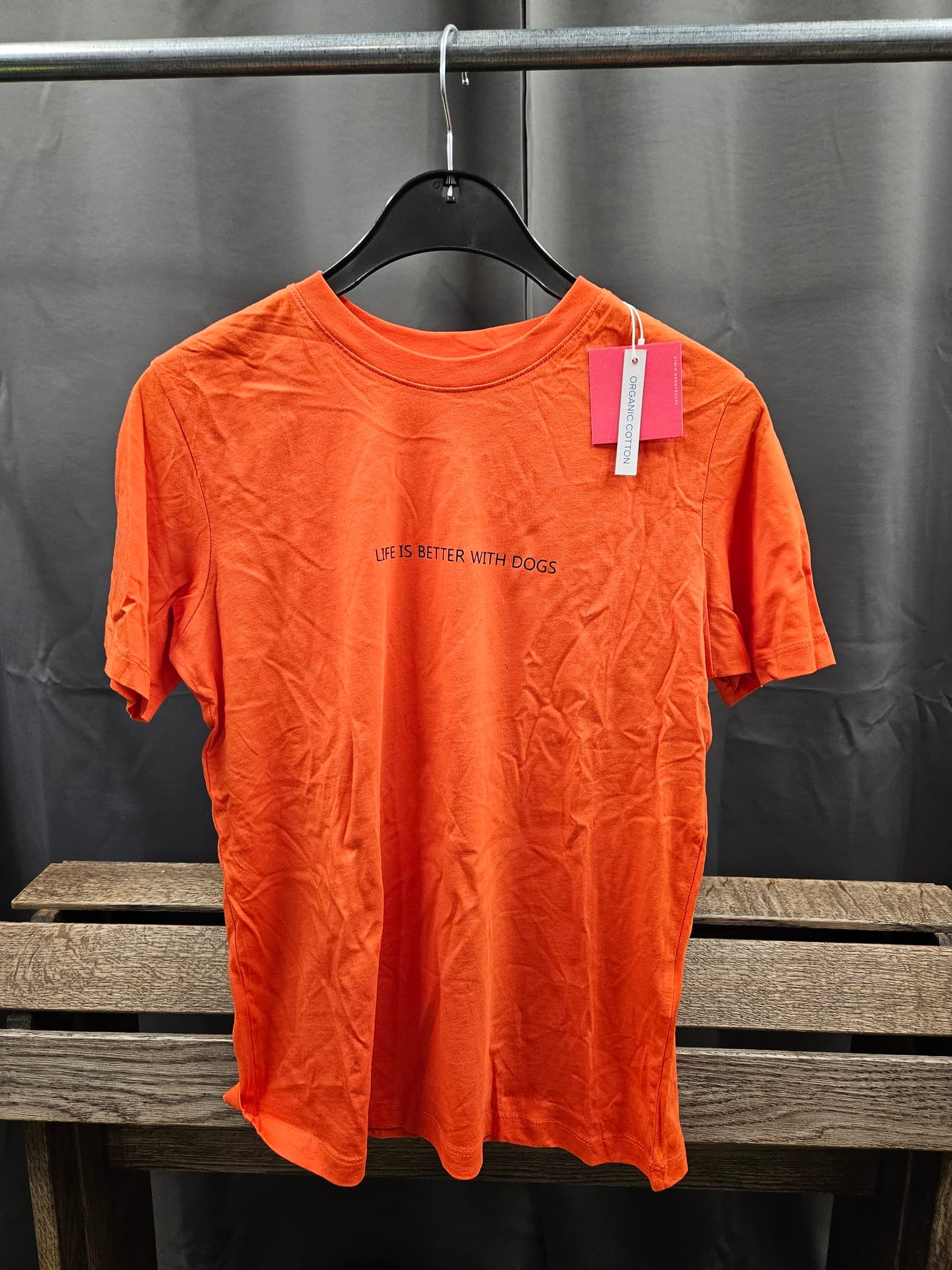 T-shirt, S, "Life is better with dogs"